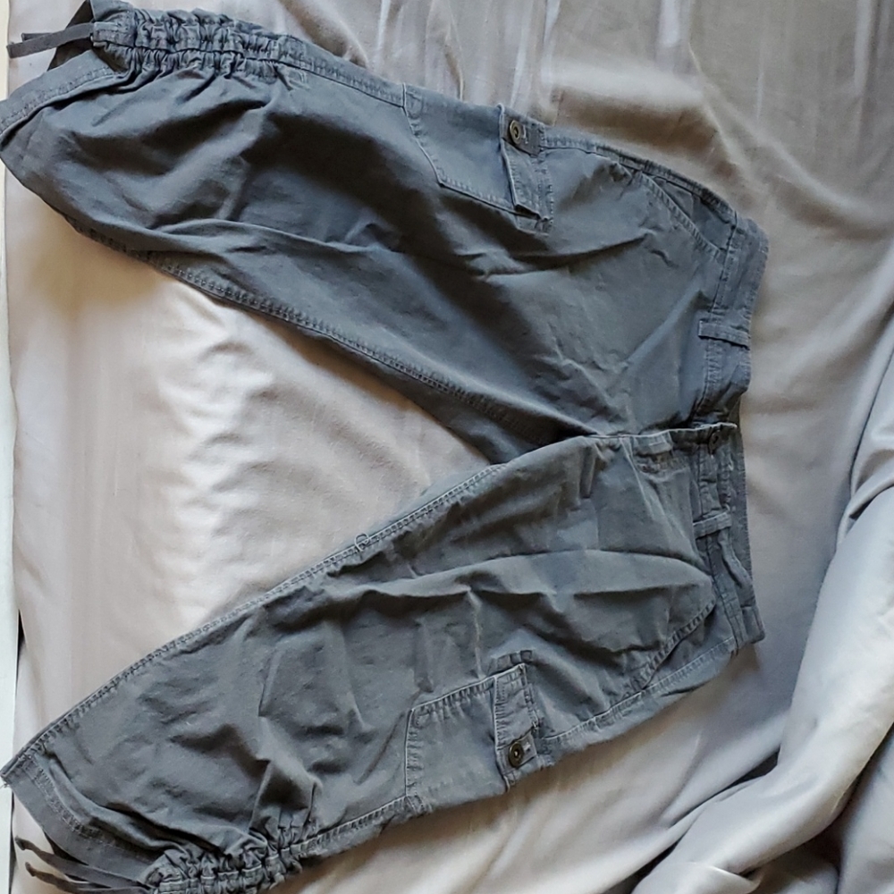 Eddie Bauer petite size 6 cargo capris